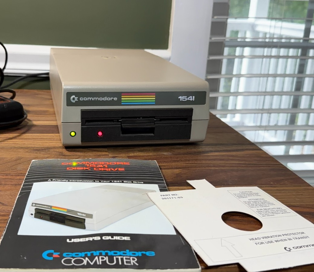 Commodore 1541 Disk Drive for Commodore 64  w/ Manual, Cable, Insert -TESTED