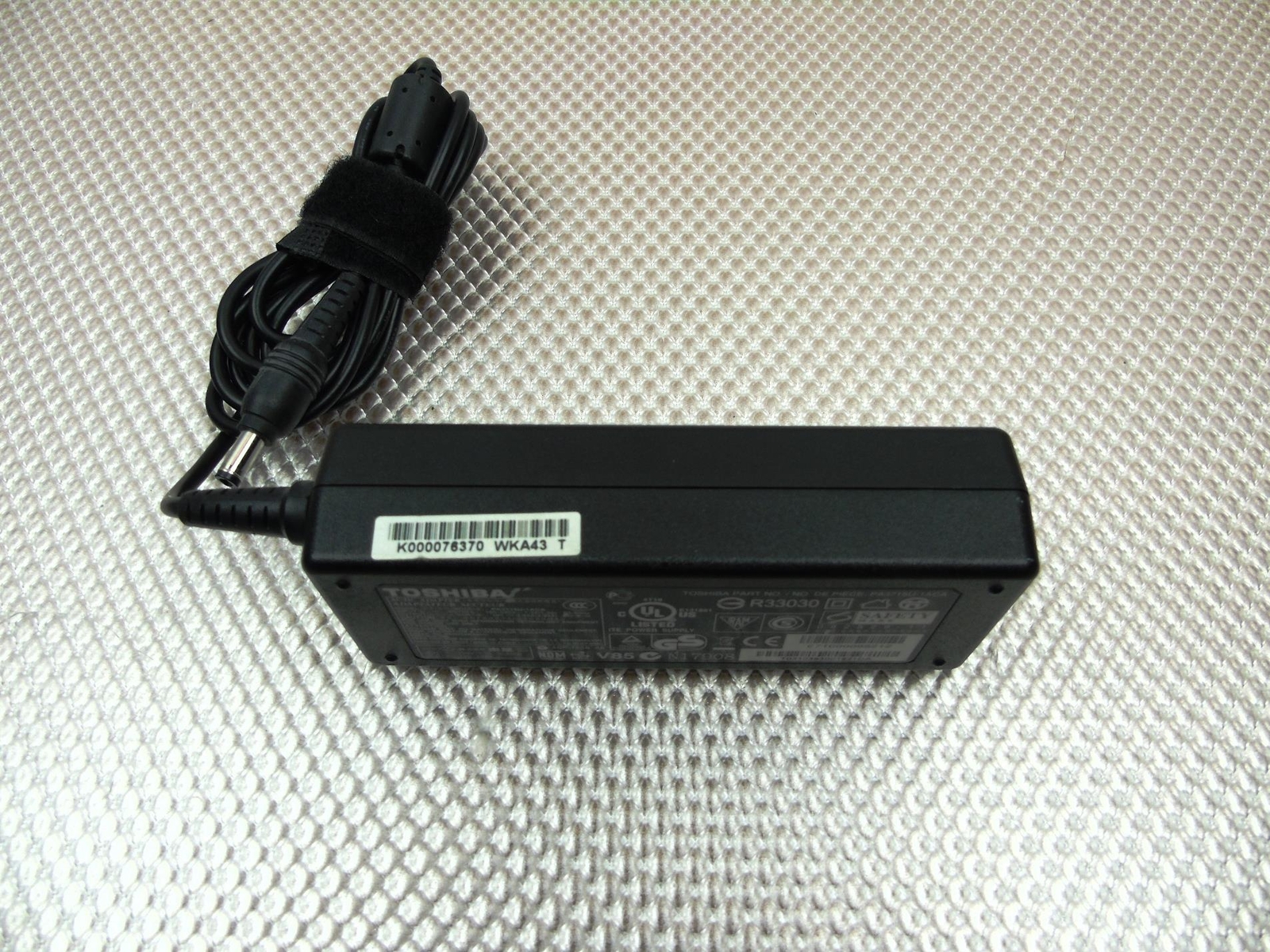 Genuine Toshiba 75W Laptop AC Adapter 19V 3.95A - PA3715U-1ACA , K00007670