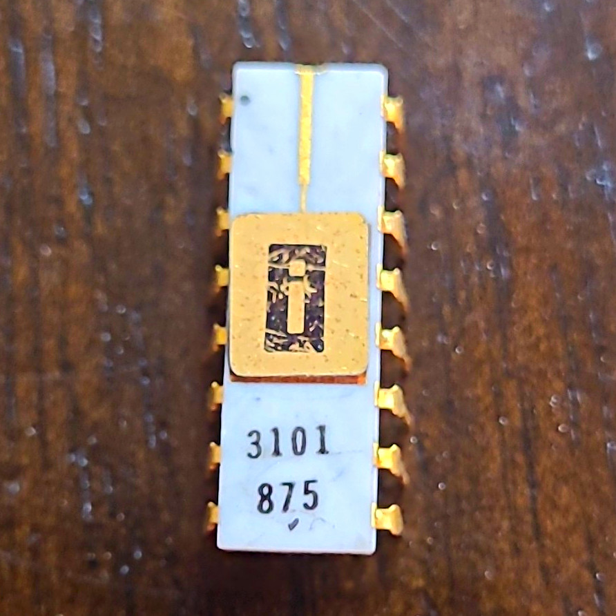 EARLY INTEL 3101 Vintage Ceramic chip. ALL LEGS INTACT (BO)