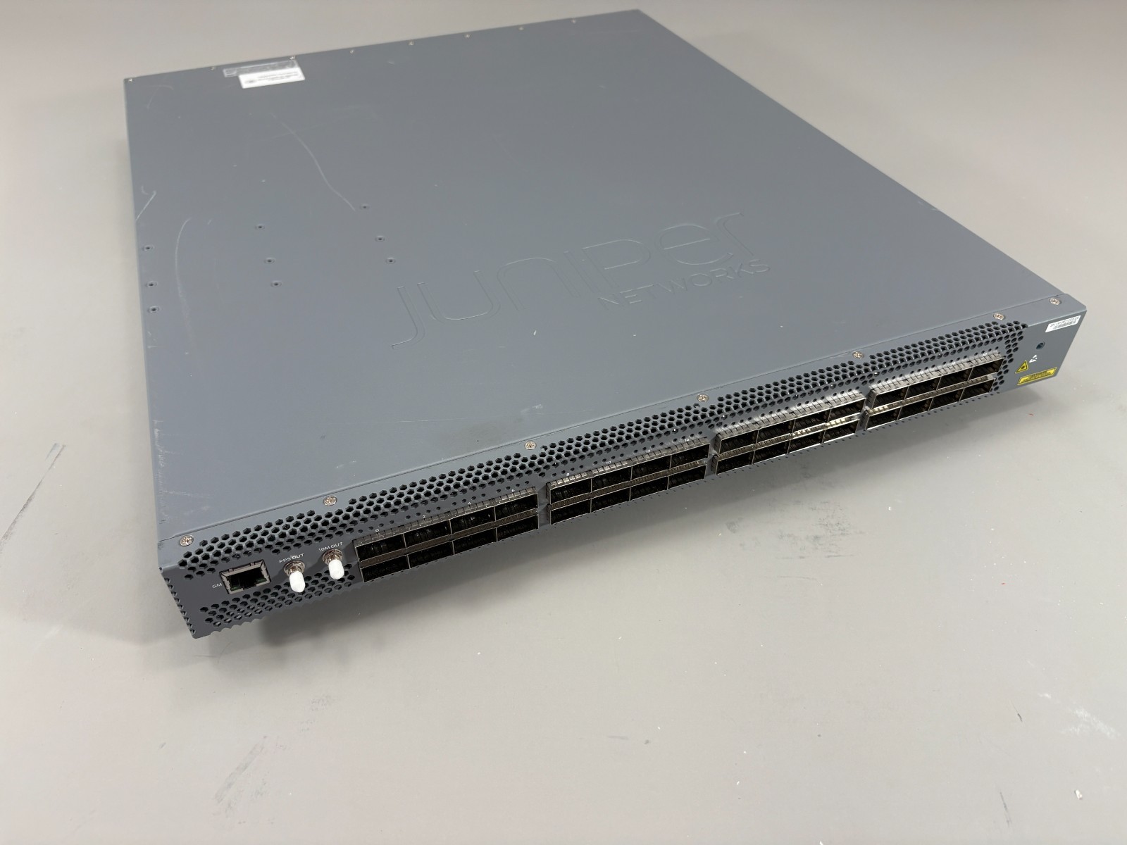Juniper QFX5200-32C-AFI 32-Port 100GbE Switch NON-WORKING FOR PARTS NO PSU/FANS