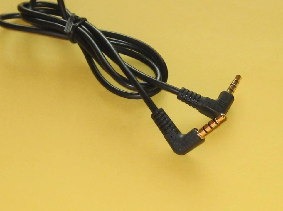 2 Pack 5ft Right-Angle 3.5mm (1/8") Stereo TRRS 4-Pole Male/Male Audio Cable    