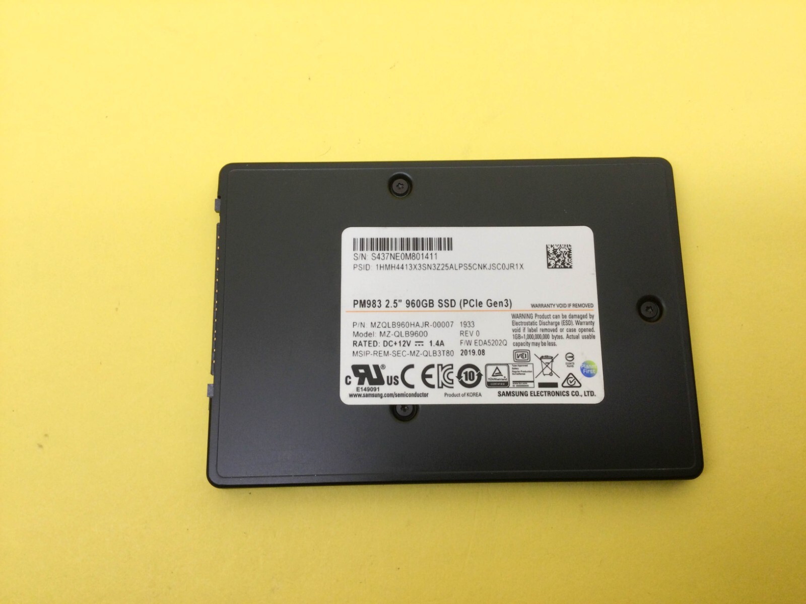 MZ-QLB9600 Samsung PM983 Series 960GB 2.5" PCIe Gen3 SSD MZQLB960HAJR