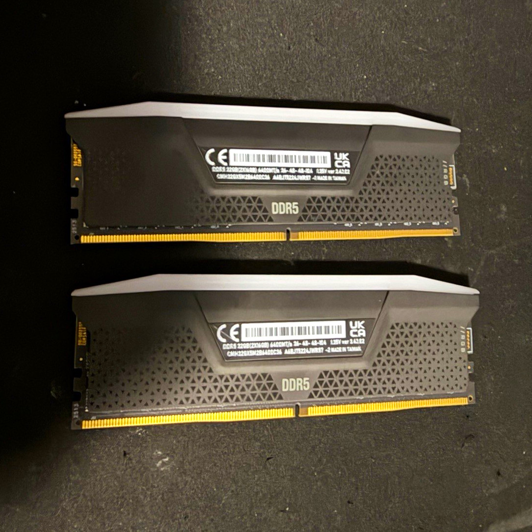 Corsair Vengeance 32GB (2x16GB) DDR5-6400 PC5-51200 DIMM CMK32GX5M2B6400C36