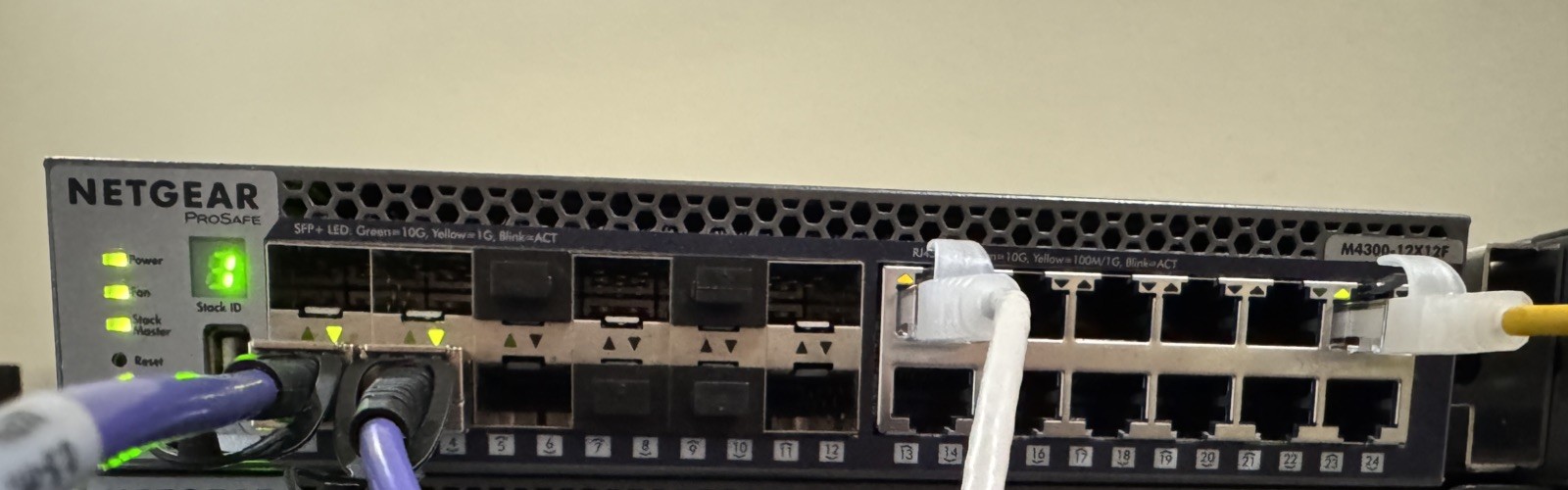 NETGEAR ProSAFE M4300-12X12F 24-Port 10GbE SFP+ L3 Fully Managed Used CCA4