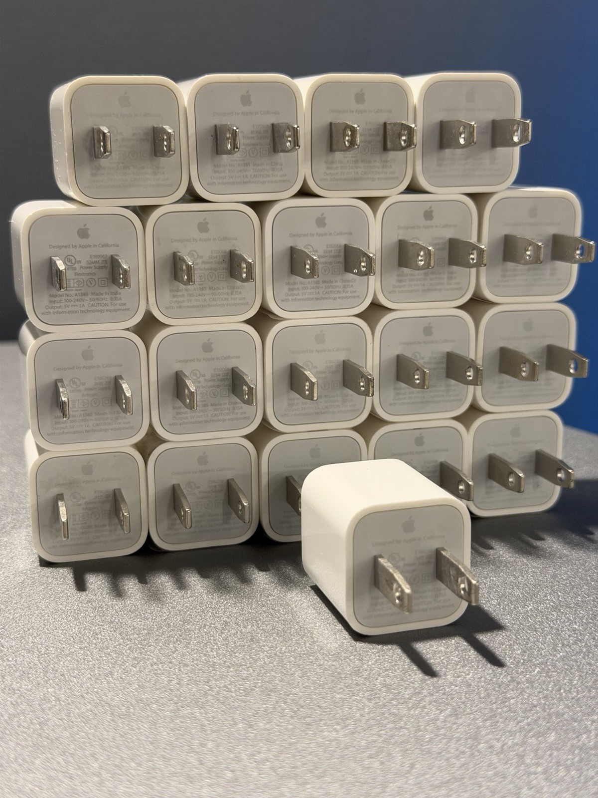 Lot of 20 OEM Genuine Apple 5W Power Adapter (A1385) - MD810LL/A