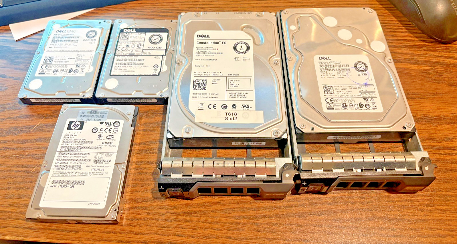 Lot of 5 SAS HDD / 2x 3.5 in with caddies / 3x 2.5 **SEE LIST IN DESCRIPTION**