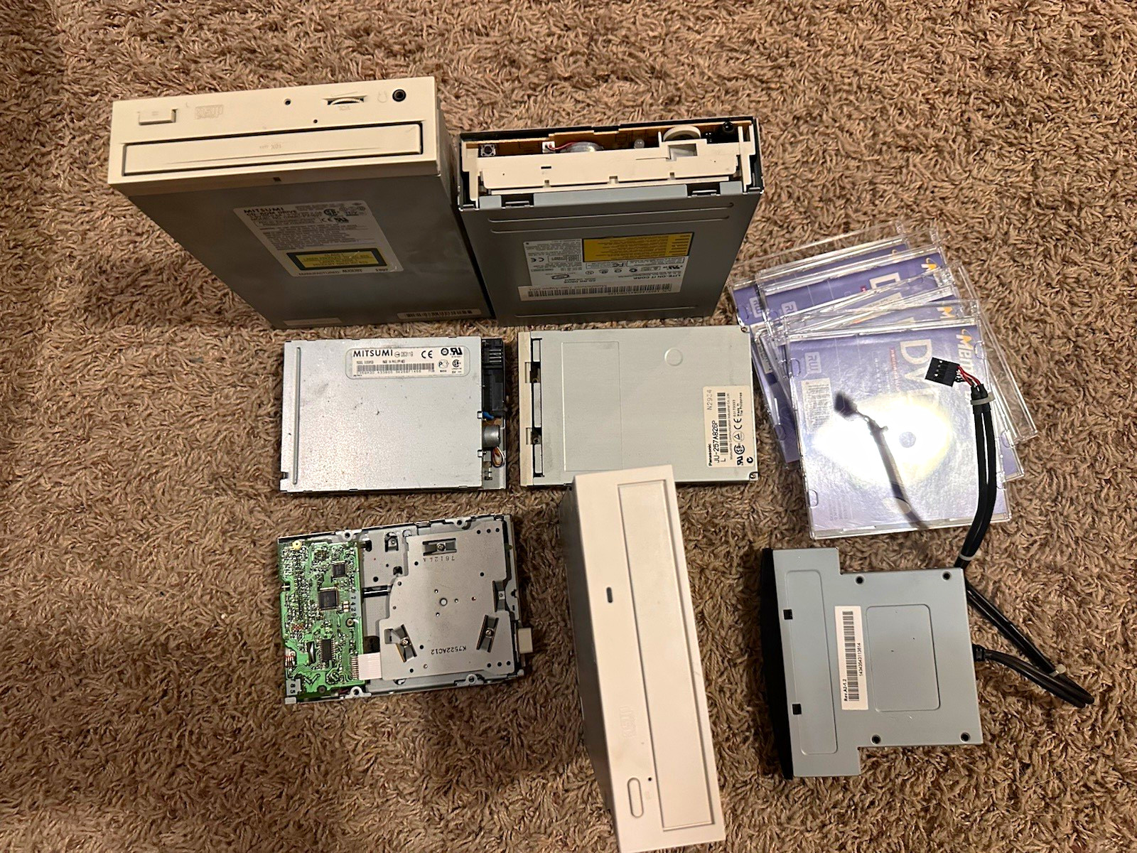 Vintage electronics lot Mitsumi D356M3D 5.25in IDE Internal CD-RW Drive 4x/40x 
