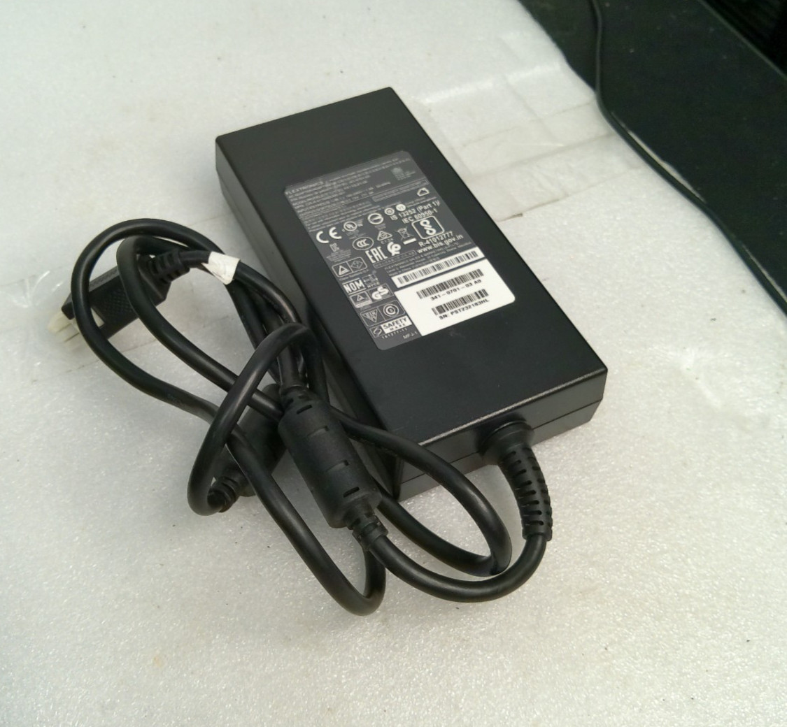 Flextronics P/N: 341-0701003 Model FA110LS1-00 AC Adapter