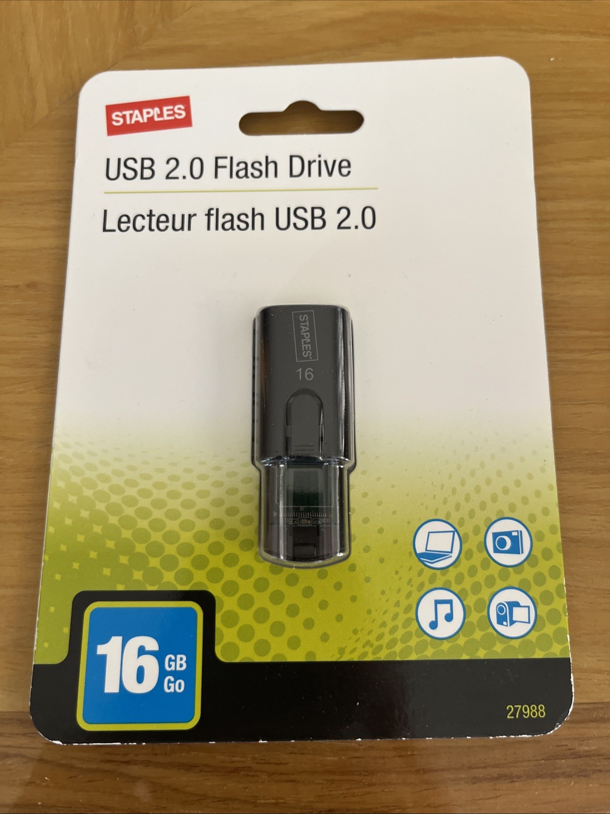 Staples USB 2.0 Flash drive - 16GB Brand New - Sealed Packaging