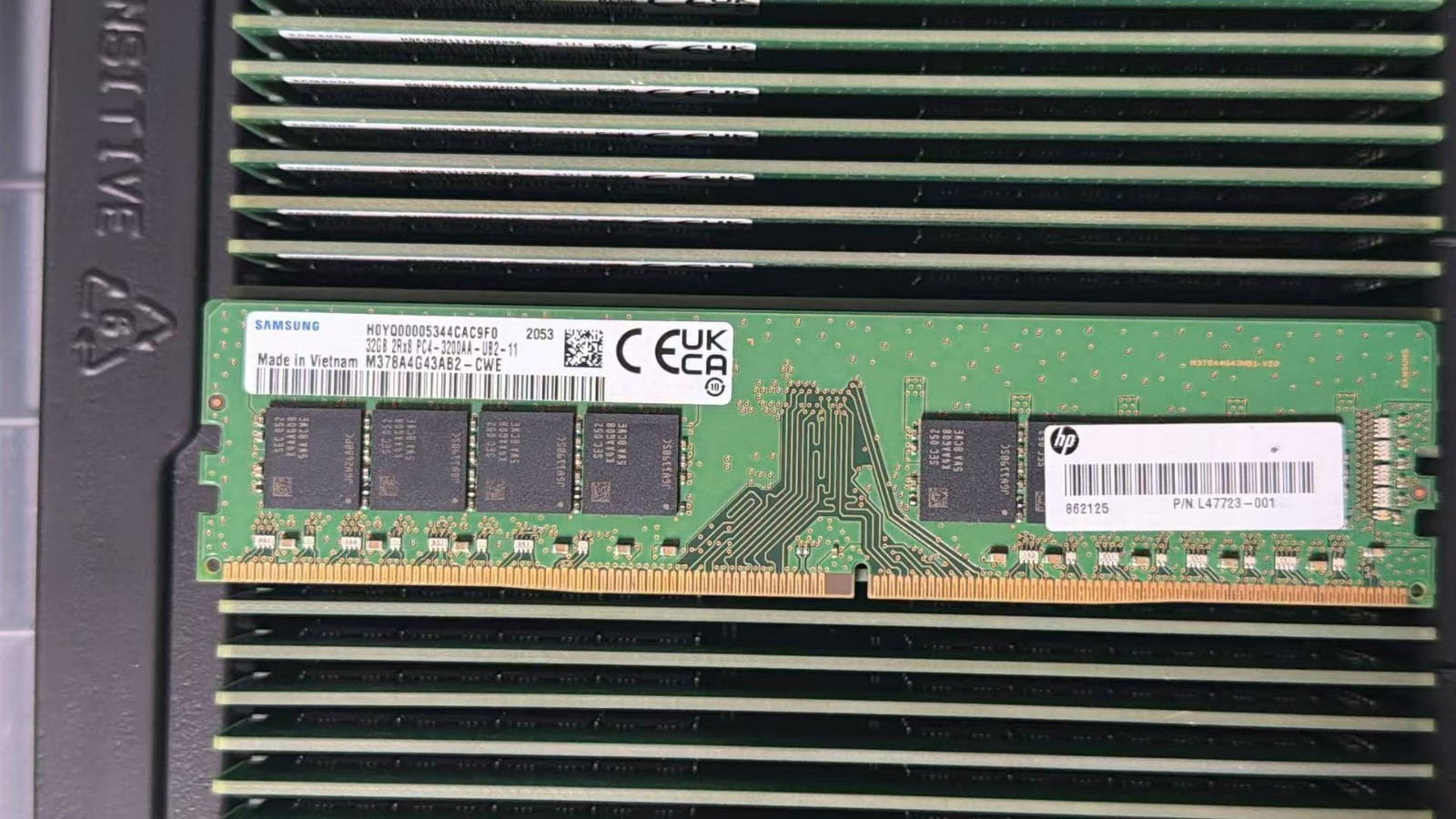 M378A4G43AB2-CWE Samsung 32GB (1 x 32GB) 2RX8 PC4-25600 (DDR4-3200) Memory
