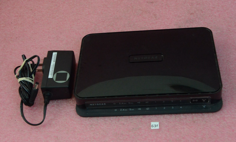 Netgear N600 Dual Band Wireless-N Gigabit Router Model WNDR3700.