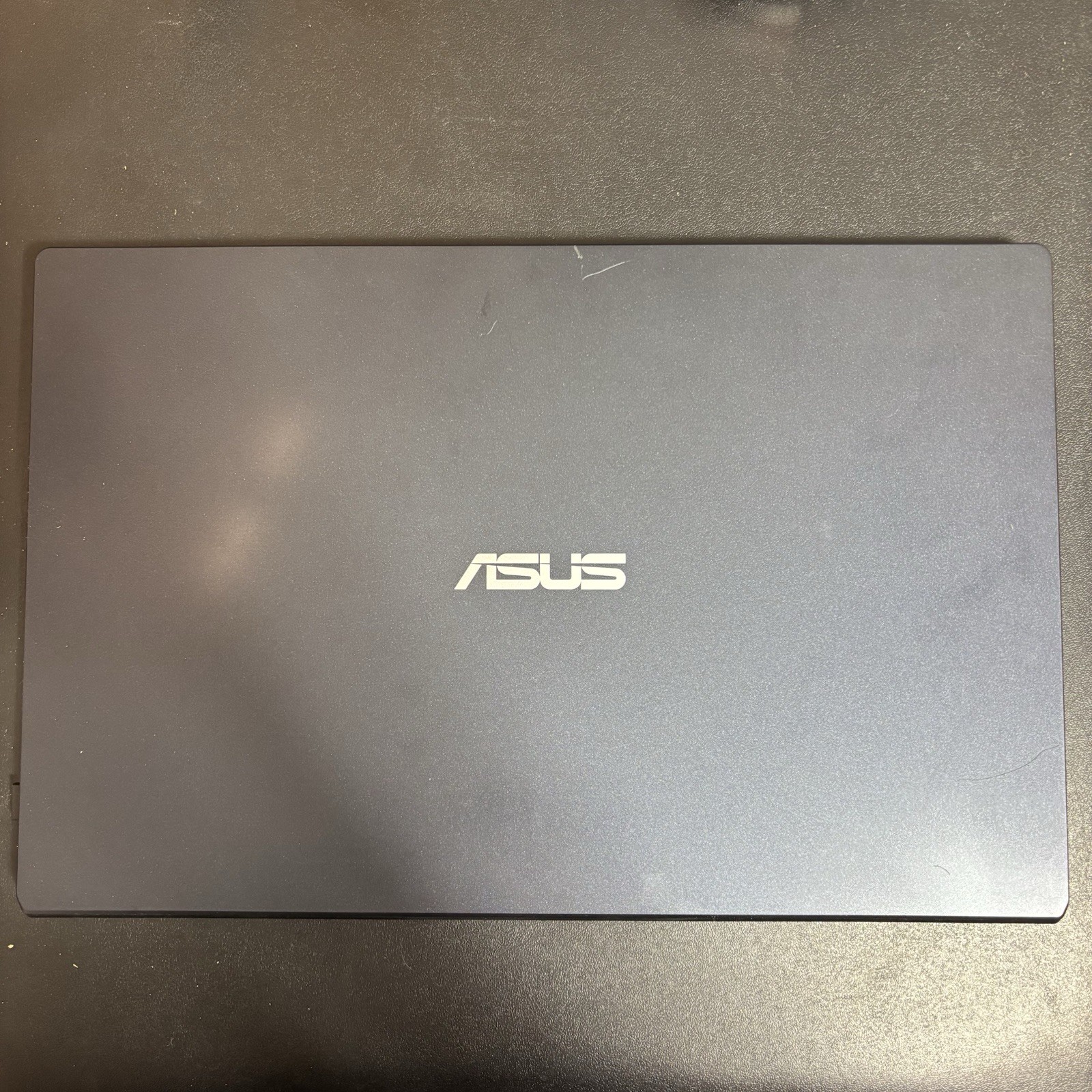 ASUS E510 Full HD Laptop - BAD BATTERY,DOESNT START UP, FOR PARTS ONLY