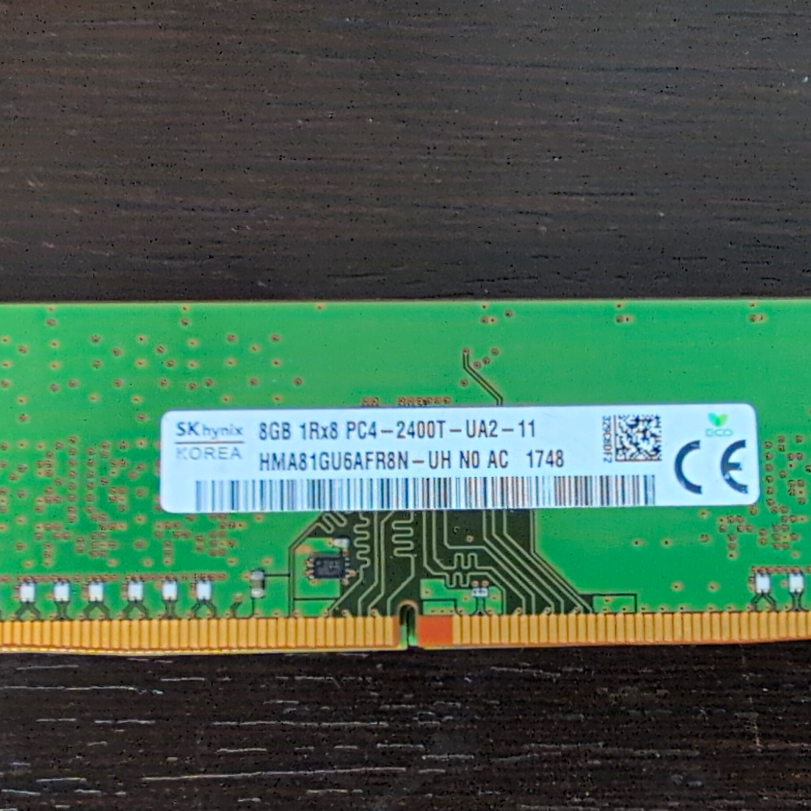 SK hynix 8GB DDR4 PC4-2400T 288-Pin Unbuffered DIMM HMA81GU6AFR8N-UH
