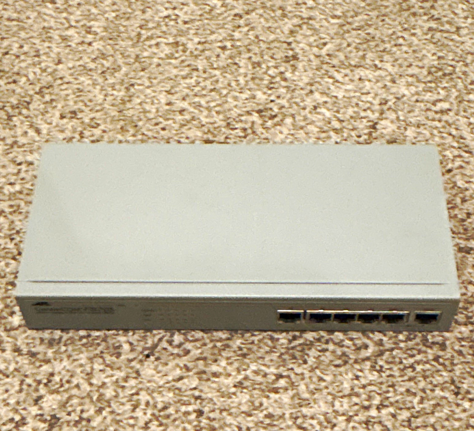 Allied Telesyn CentreCOM FS705 5-Port 10/100 Fast Ethernet Unmanaged Switch
