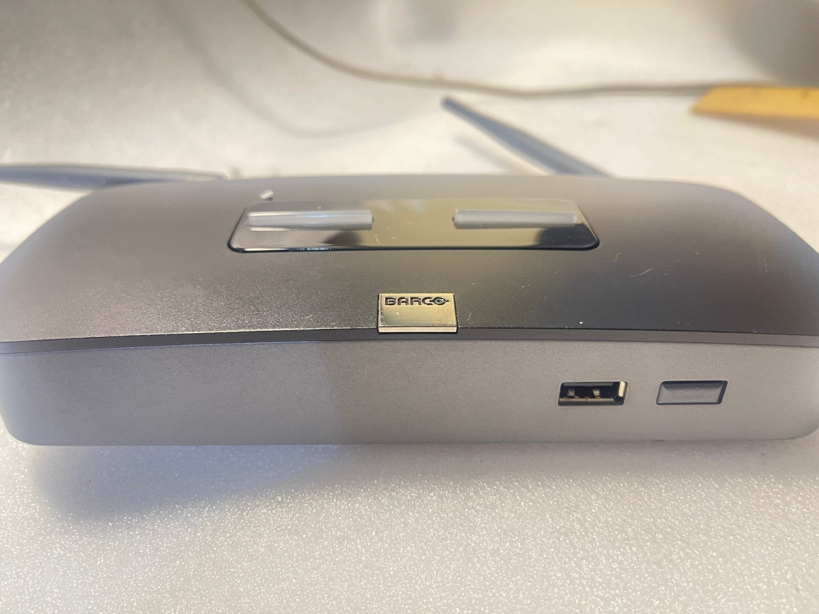 Barco Clickshare R9861008 Wireless Presentation System Unit NO POWER CORD(Y10)