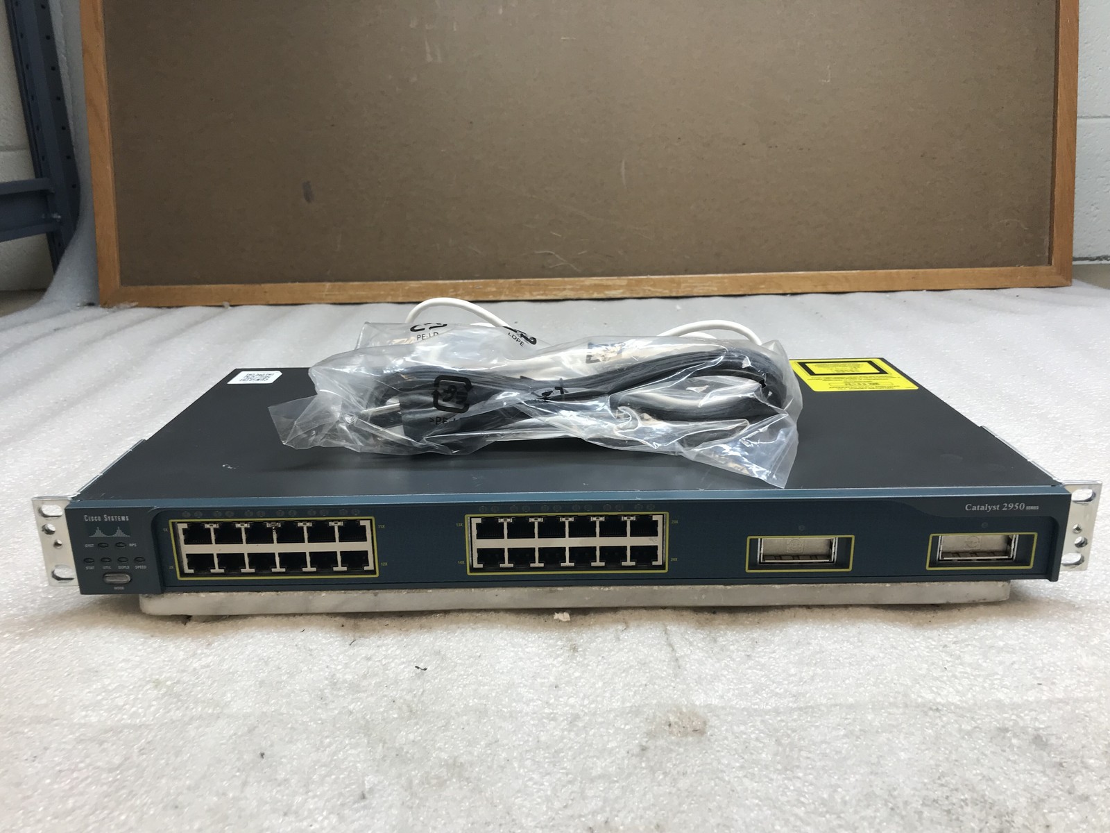 Cisco WS-C2950G-24-EI Catalyst 2950 24-Port Fast Ethernet Switch w Rack ears