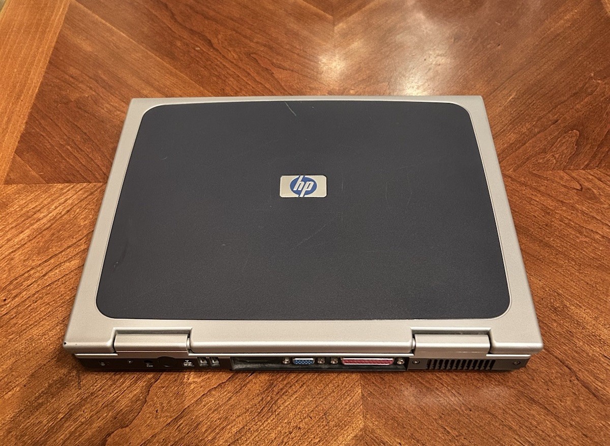 Vintage HP Pavilion ze1000 Series Laptop Windows XP Notebook PC 256MB UNTESTED