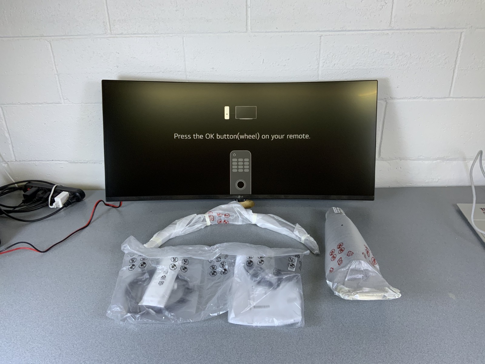 LG - 34SR60QC WQHD 100Hz 5ms Smart Monitor 34"