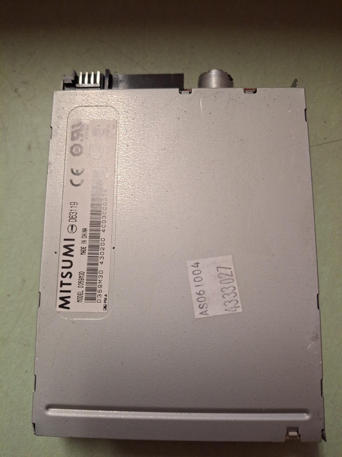 Mitsumi D359M3D 3.5" Internal Floppy Drive BEIGE Bezel, NO FACE PLATE