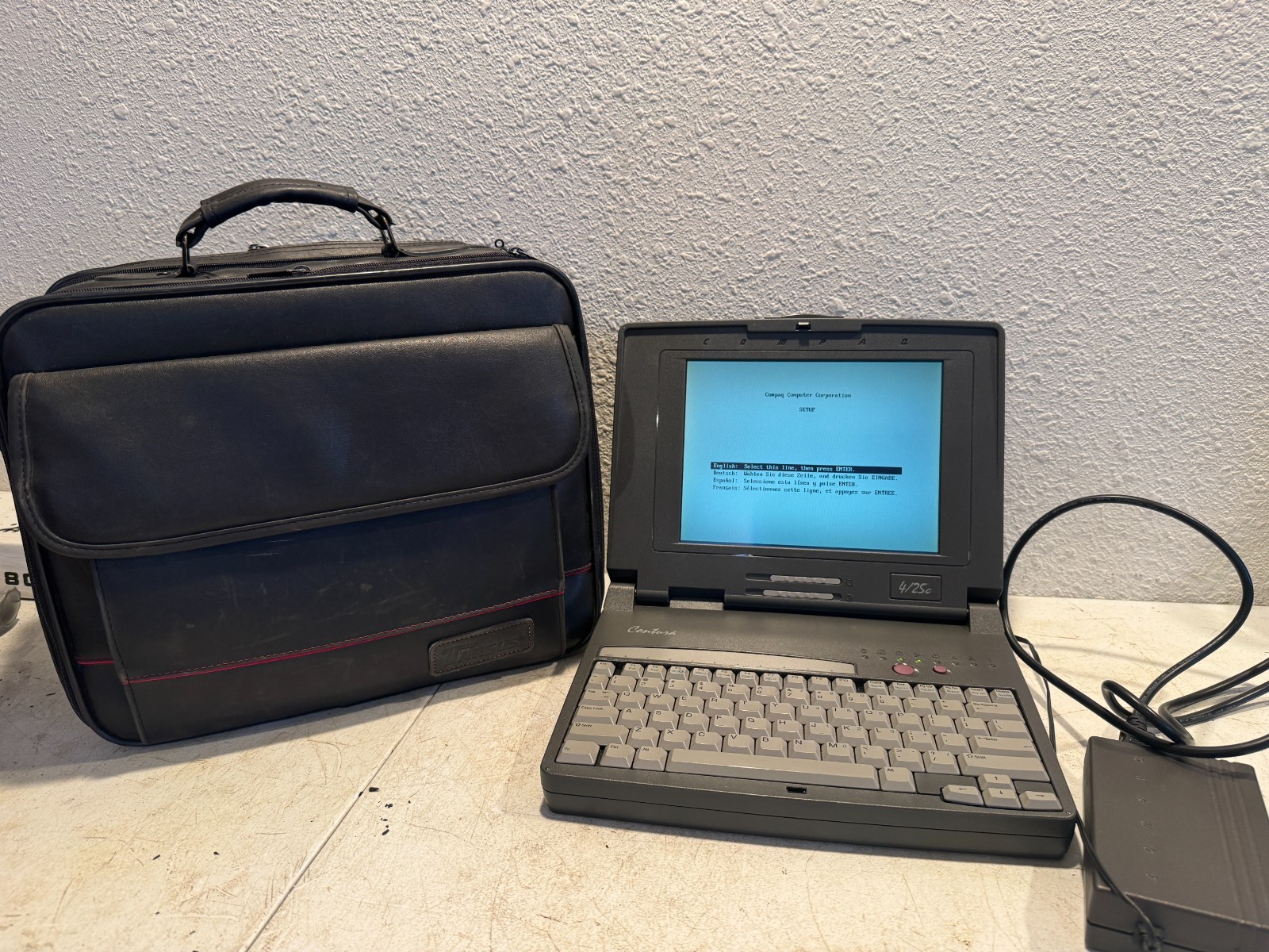 Vintage Compaq Contura 4/25c Laptop Computer With Power Adapter & Bag