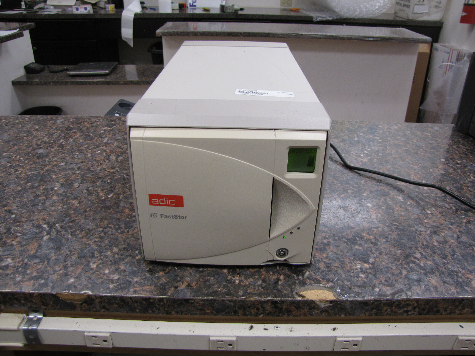 ADIC FastStor 7 DLT 8000 LTO 98533203 7Slot Tape Drive Autoloader 620127 G2U