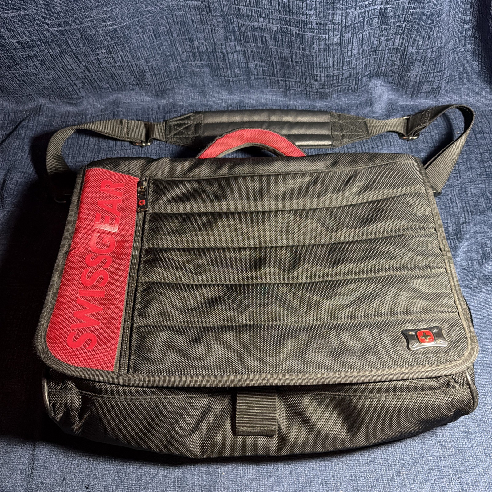 Swiss Gear Wegner Over The Shoulder Bag Laptop Messenger Bag *Read Description*