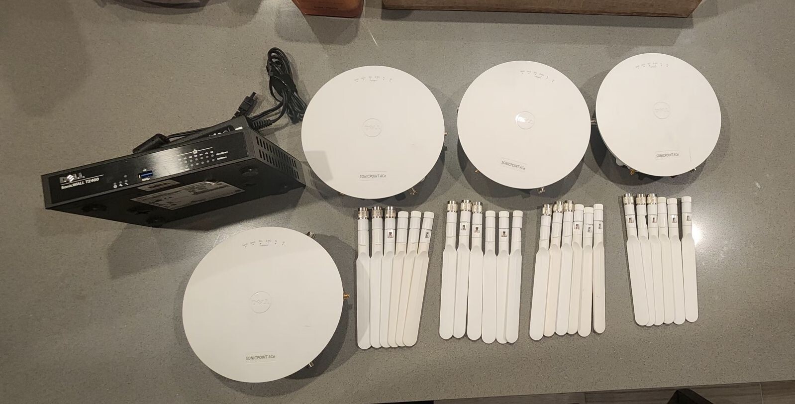 SonicWall Dell Network/ Firewall & 4 wireless Access Points Bundle