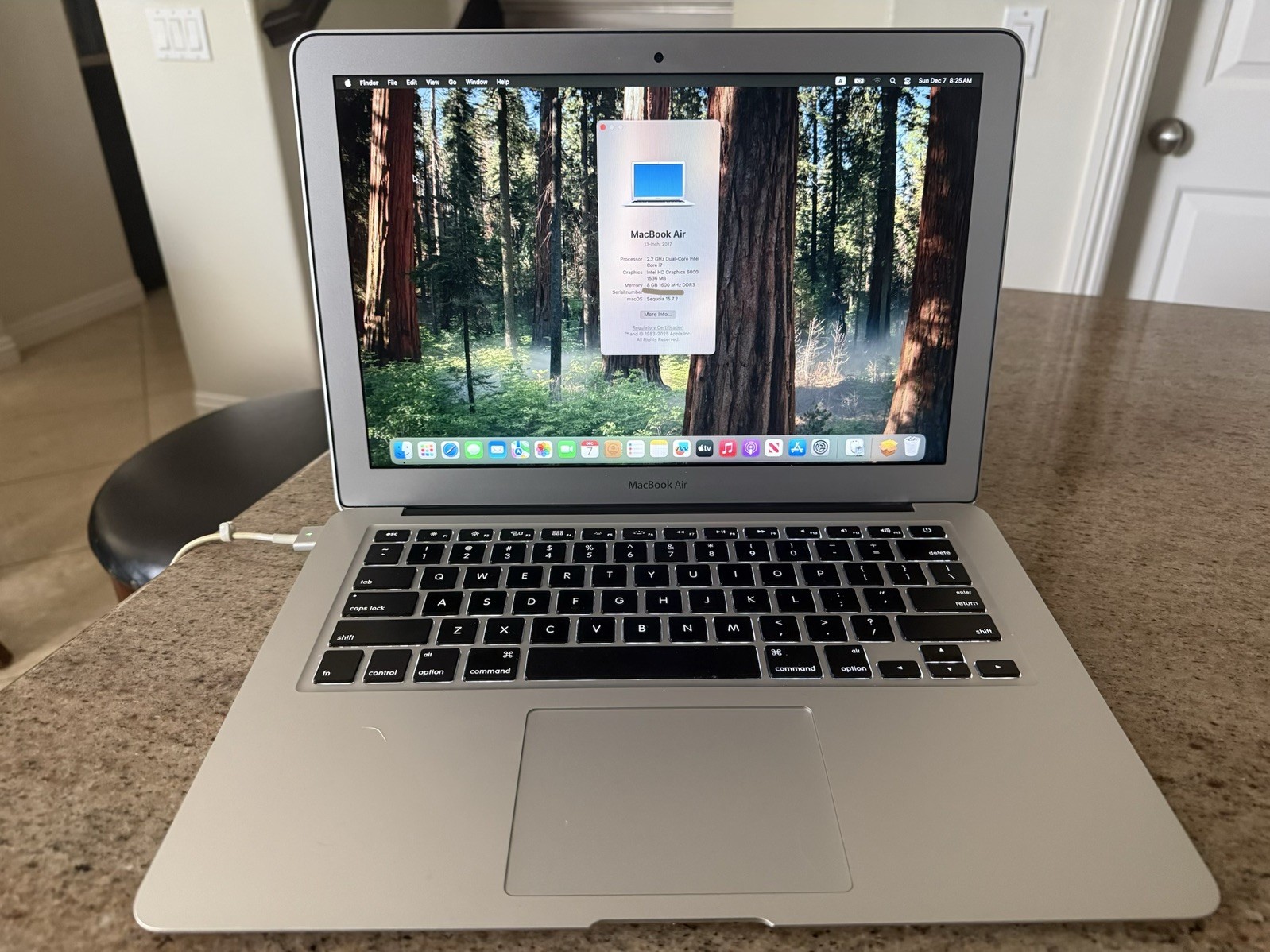 Apple MacBook Air 2.2 GHz Core i7 8GB 256GB SSD 13" 2017 - Grade A