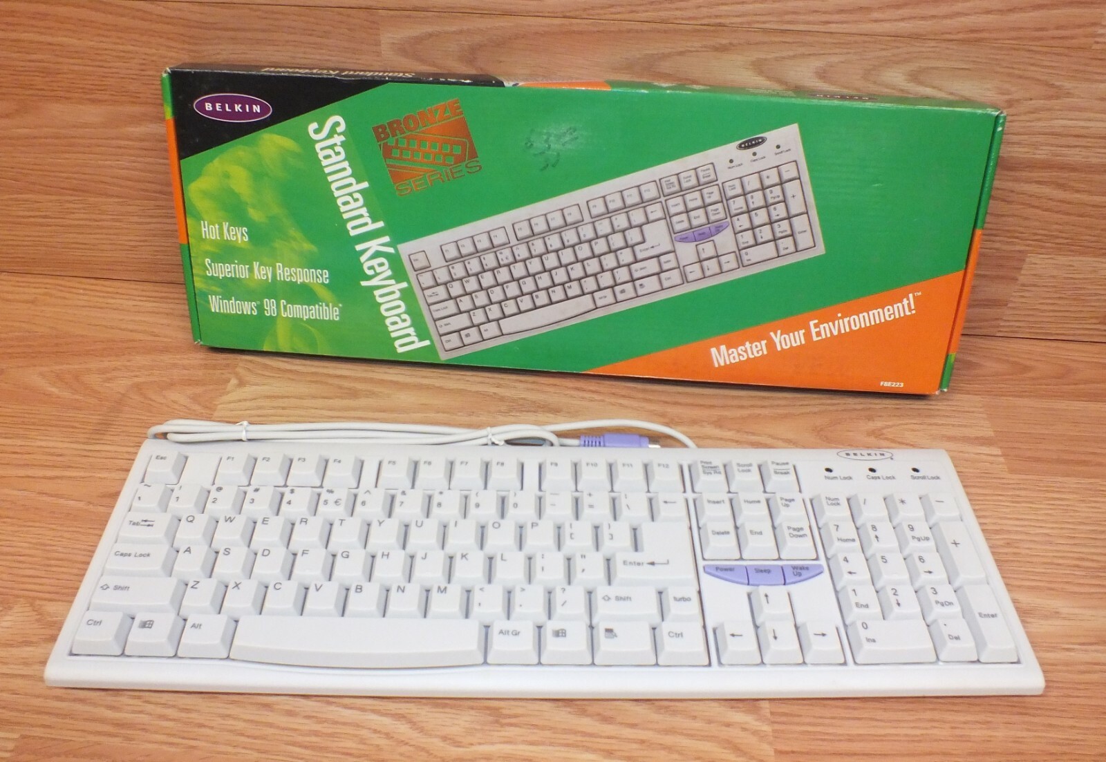 Belkin (F8E223) PS/2 Wired White Standard 104-Key Keyboard *READ* 