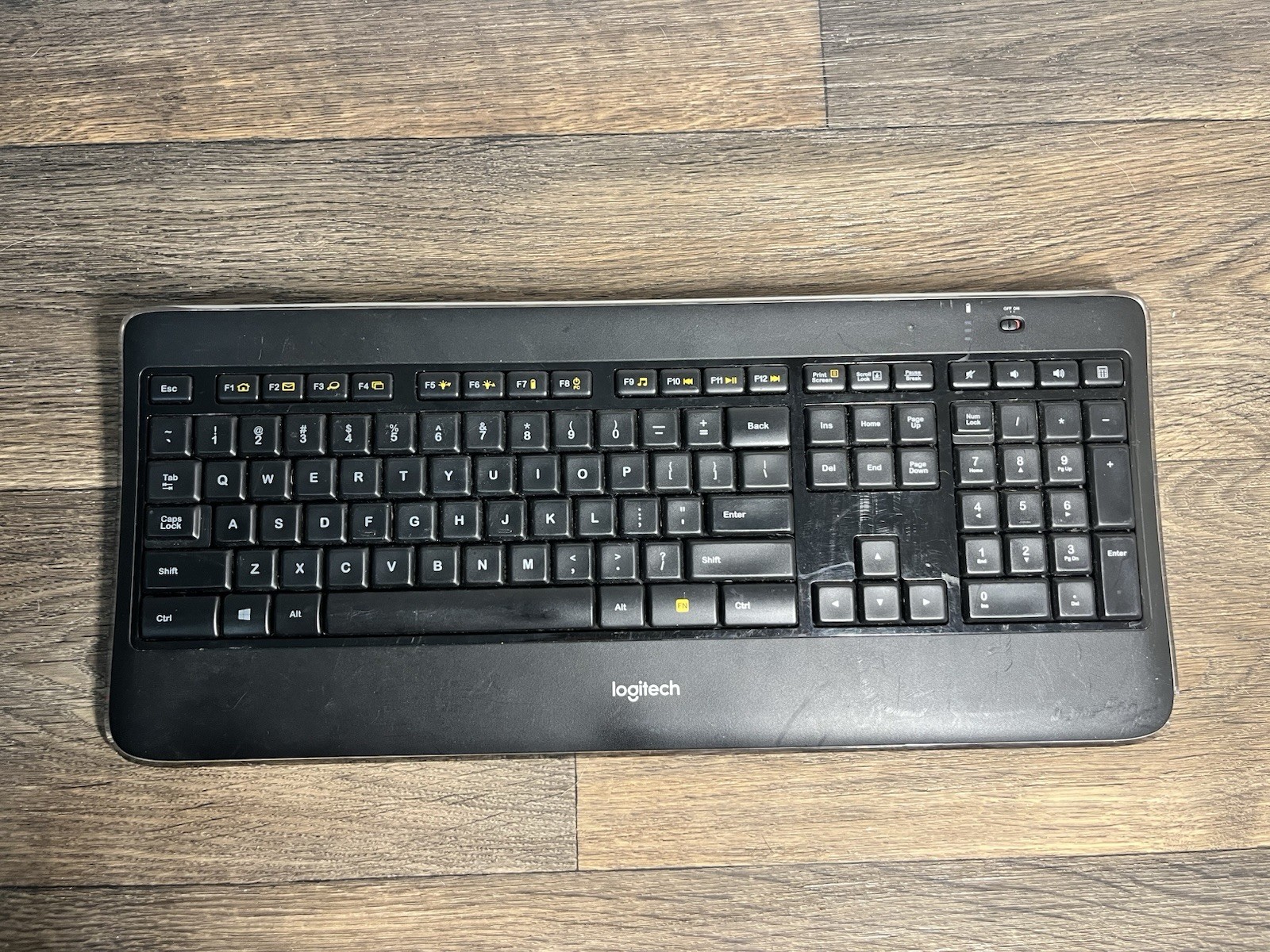 LOGITECH K800 Wireless Illuminated Keyboard (Y-R0011) No Receiver TESTED WORKS￼