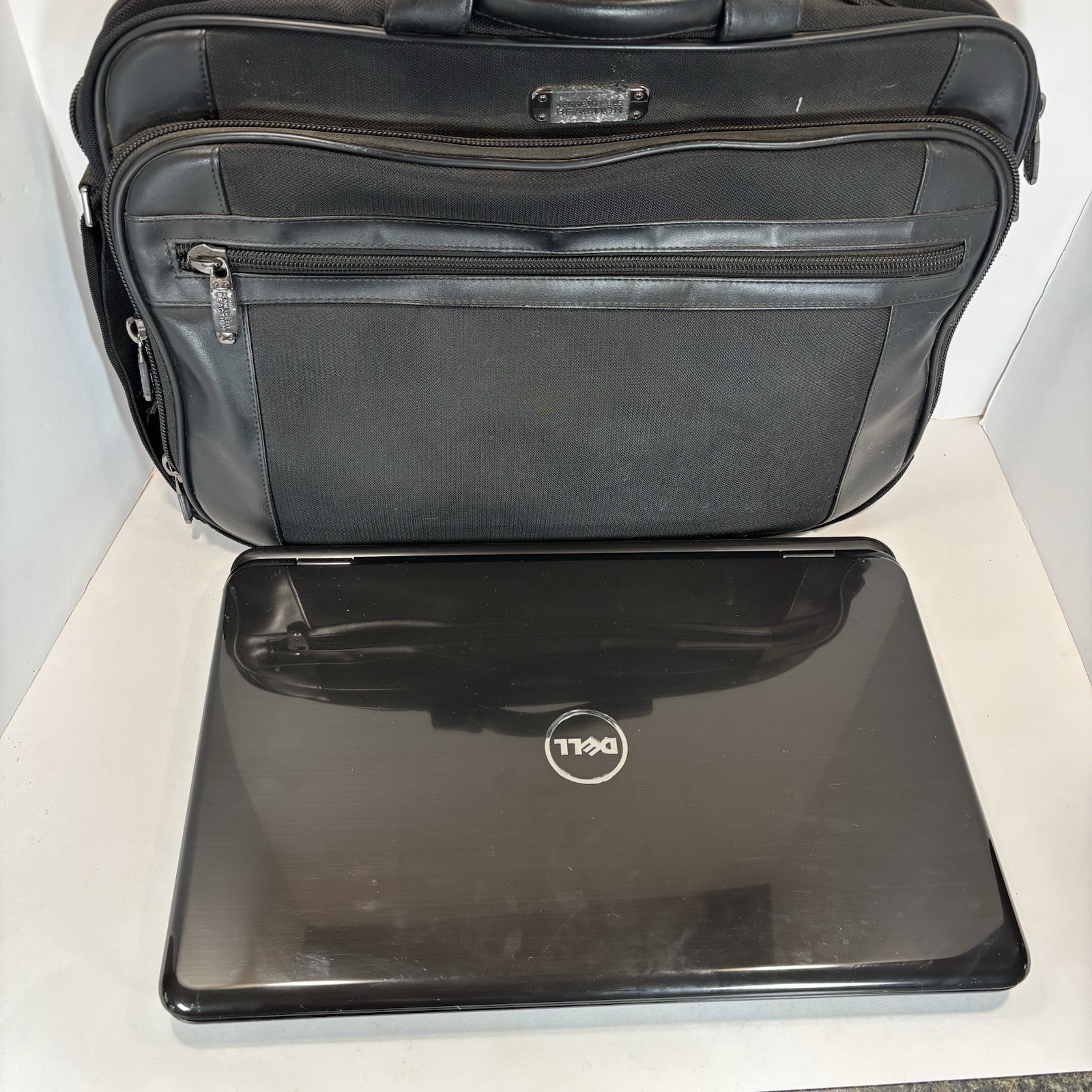 Dell Inspiron N7110 17.3" Laptop i5-2450m 750GB HDD 8GB RAM Windows 7 Pro-Locked
