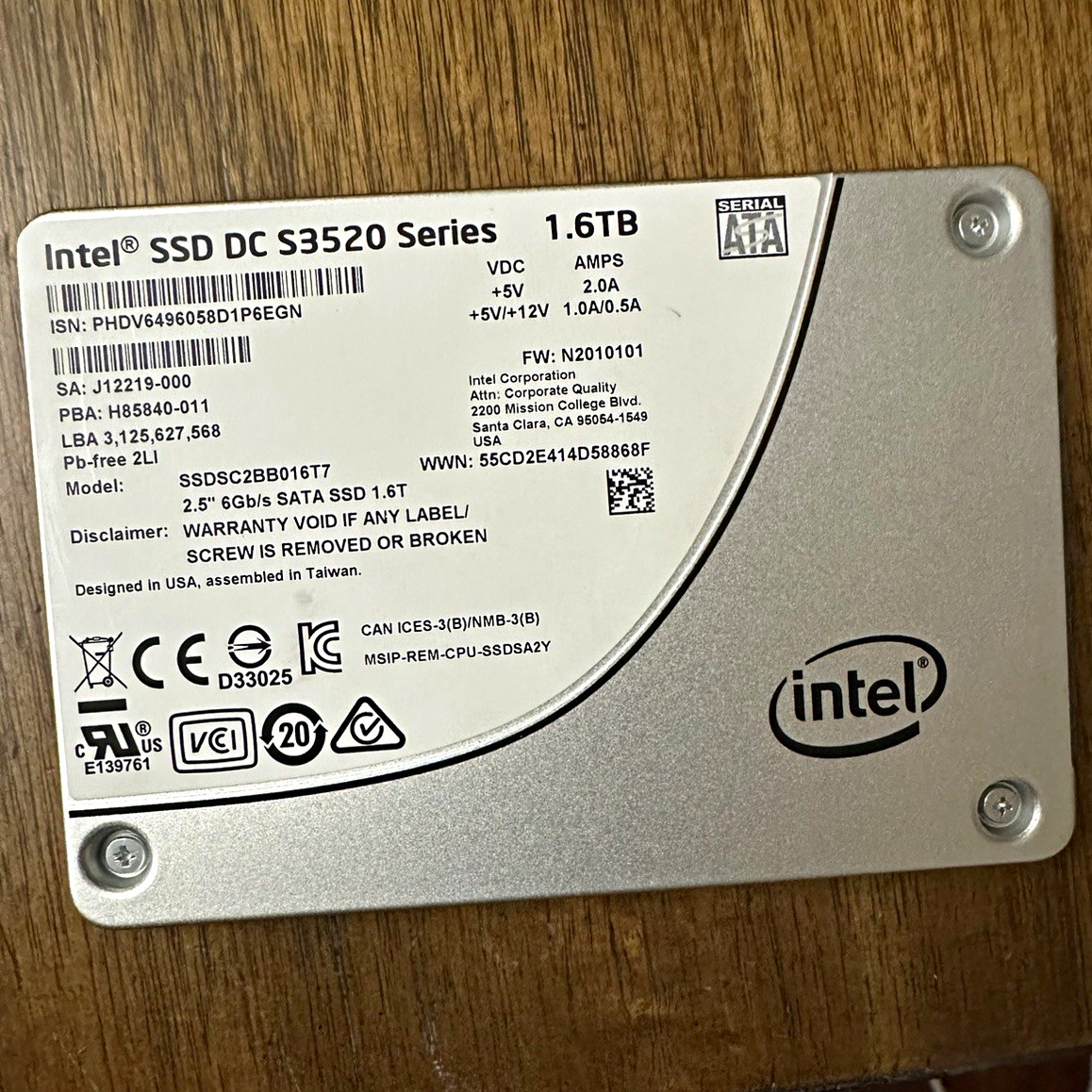 Intel SSD DC S3520 Series 1.6TB 2.5in SATA Internal SSD SSDSC2BB016T7