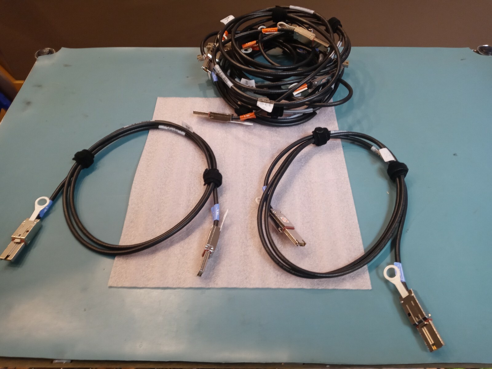 Qty 8 EMC Amphenol Mini-SAS 2m 038-003-787 Cable Mini SAS SFF-8088 to SFF-8088