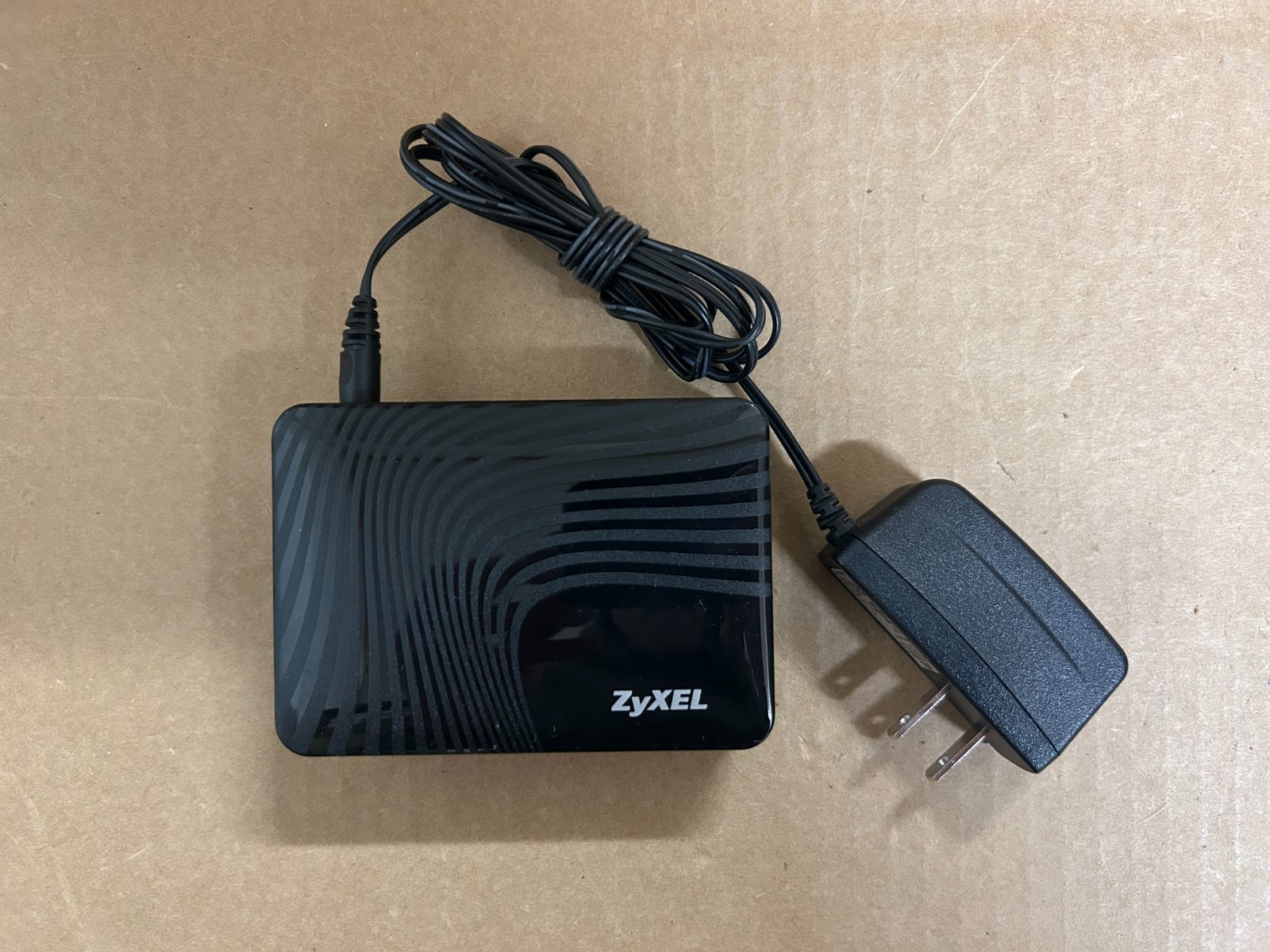 ZyXel GS-1055 v2 Desktop Gigabit Ethernet Media Switch,  5-Ports