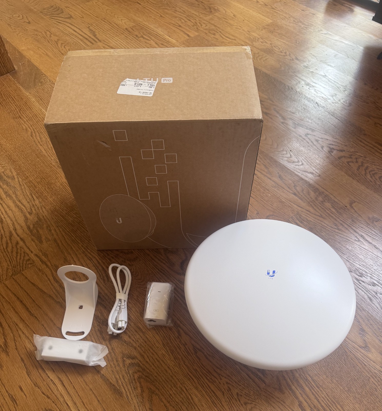 Open Box - Ubiquiti LTU-PRO-US 5 GHz PtMP LTU Client