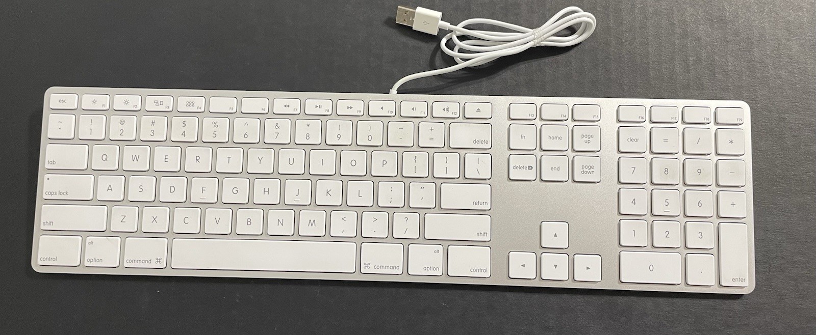 Apple A1243 Wired USB Keyboard OEM 2007