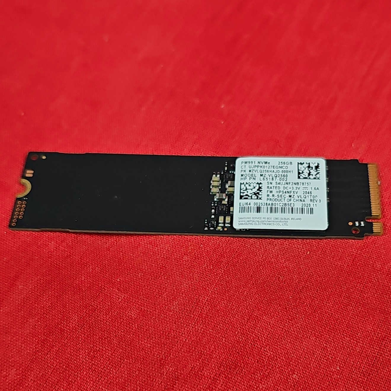 Samsung PM991 256GB NVMe M.2 2280 Internal SSD Black MZ-VLQ2560