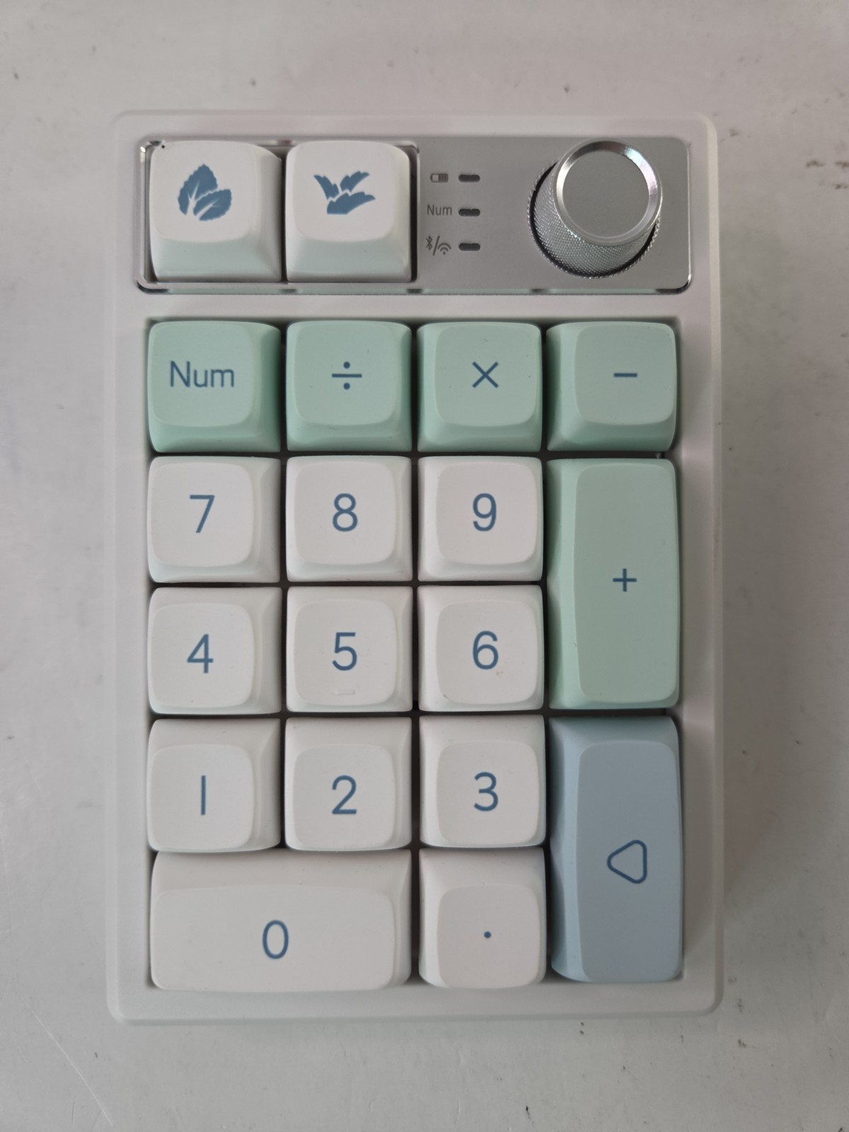 *Read YUNZII YZ19 Wireless Mechanical Numpad 19-Key Hot-Swap RGB Gasket Knob