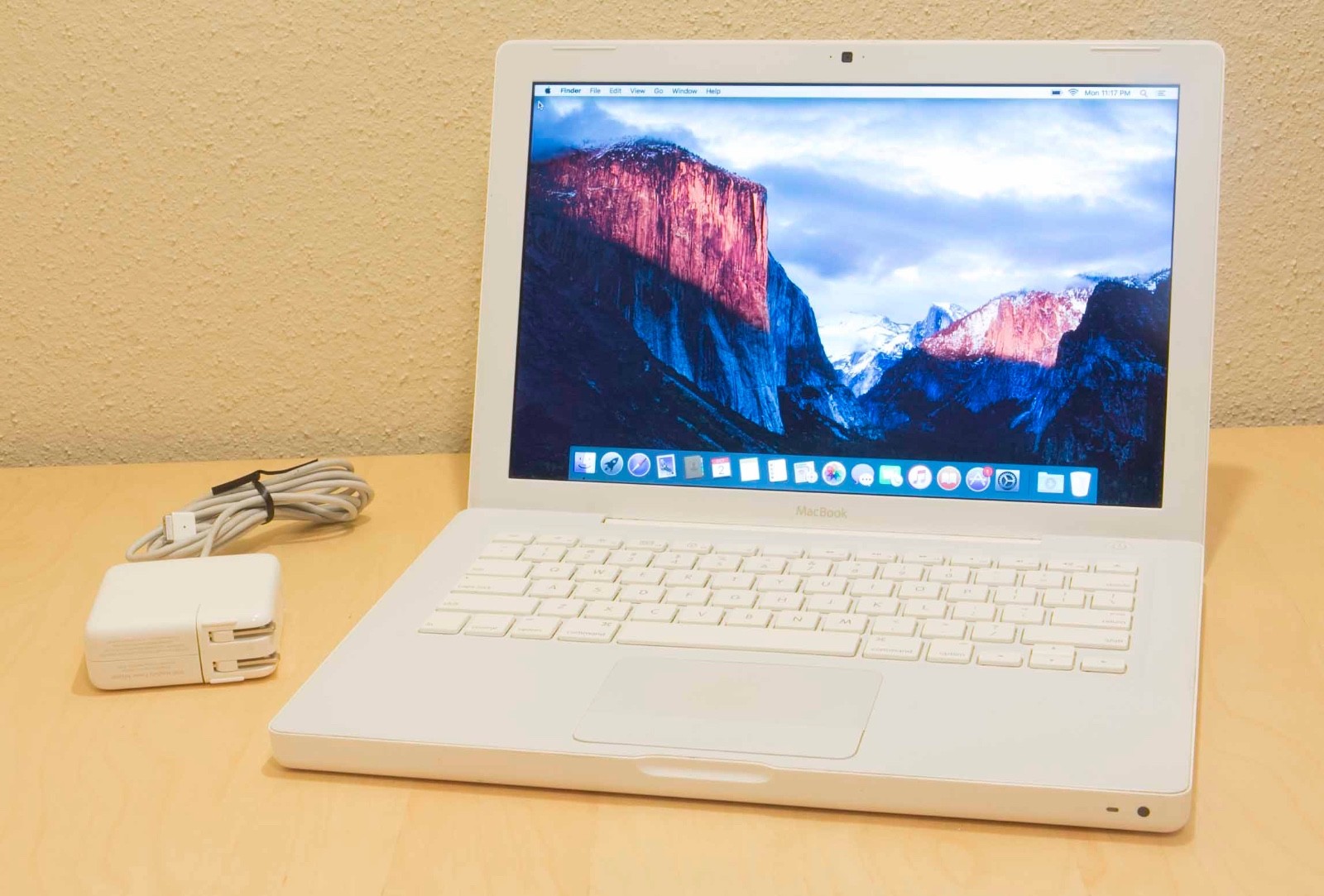 Apple MacBook 13" - 2.13GHz Intel C2D| 2GB Ram| 160GB HD| El Capitan| Mid-2009