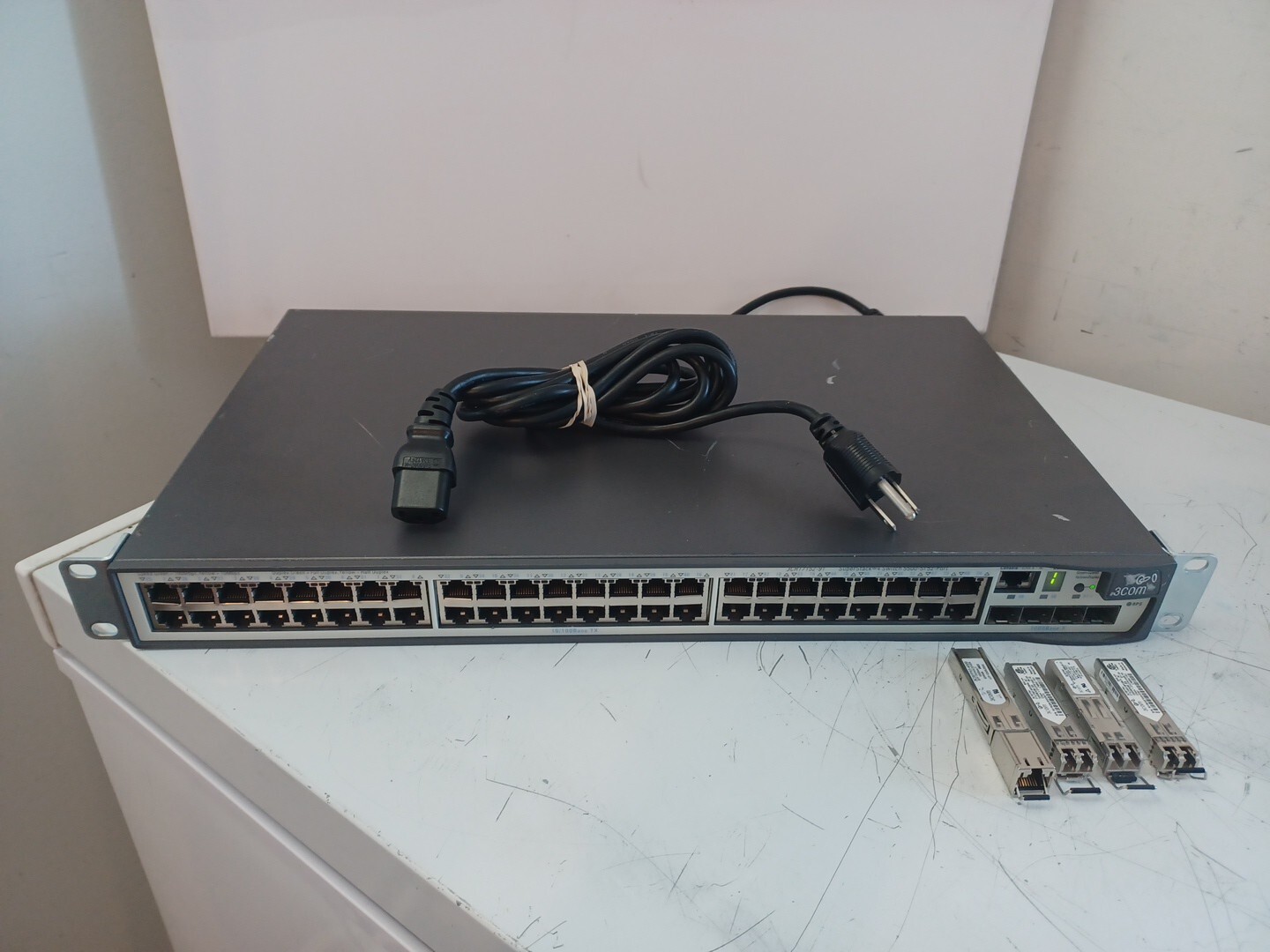 3Com SuperStack 4 Switch 5500-SI 52-Port 3CR17152-91  10/100Base-TX1  Power Cord