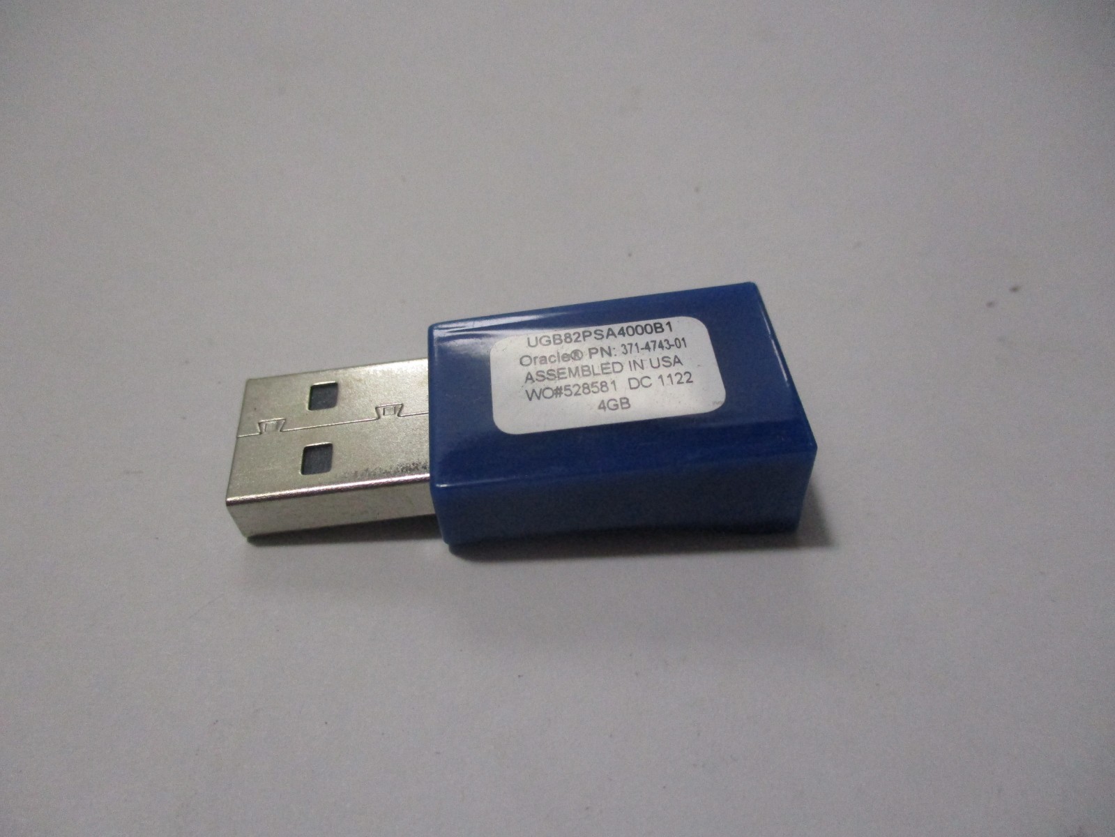 SUN ORACLE PART NUMBER: (371-4743-01) UGB82PSA4000B1 ORIGINAL 4GB USB 2.0 FLASH 