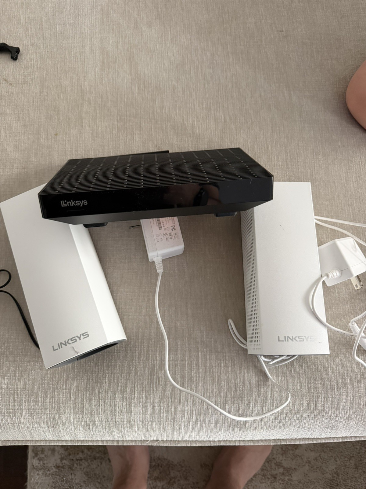 Linksys Dual-Band Mesh WiFi 2000sqf with 2 Velop AC2200 Nodes