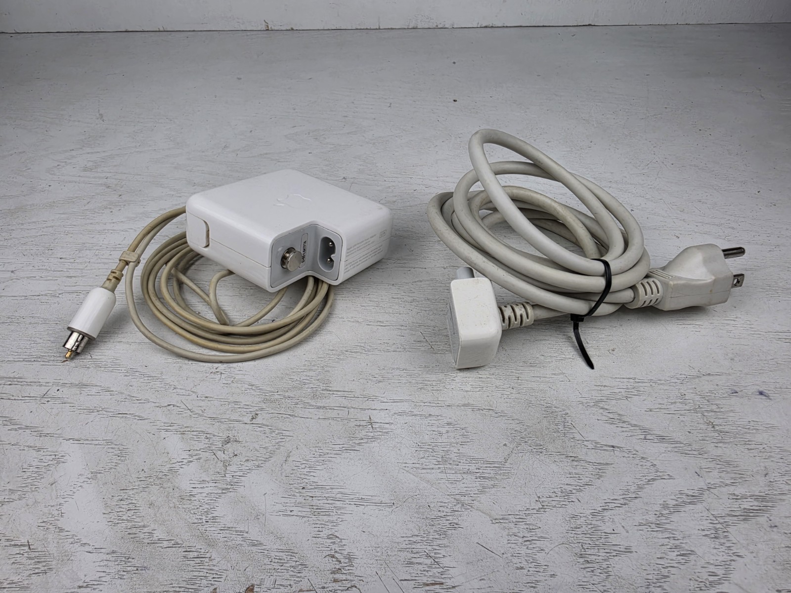 OEM Apple 65W Portable Power Adapter A1021 Charger iBook PowerBook G3 G4 White