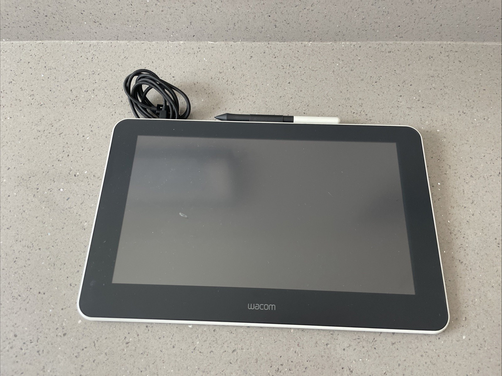Wacom One 13.3 inch Graphics Tablet - Flint White (DTC133W0A) NO CABLE READ