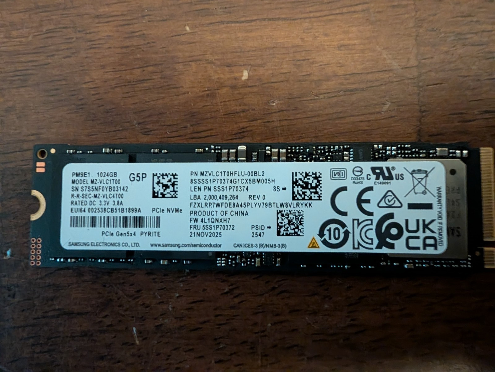Samsung PM9E1 1TB PCIe Gen5 x4 NVMe M.2 SSD