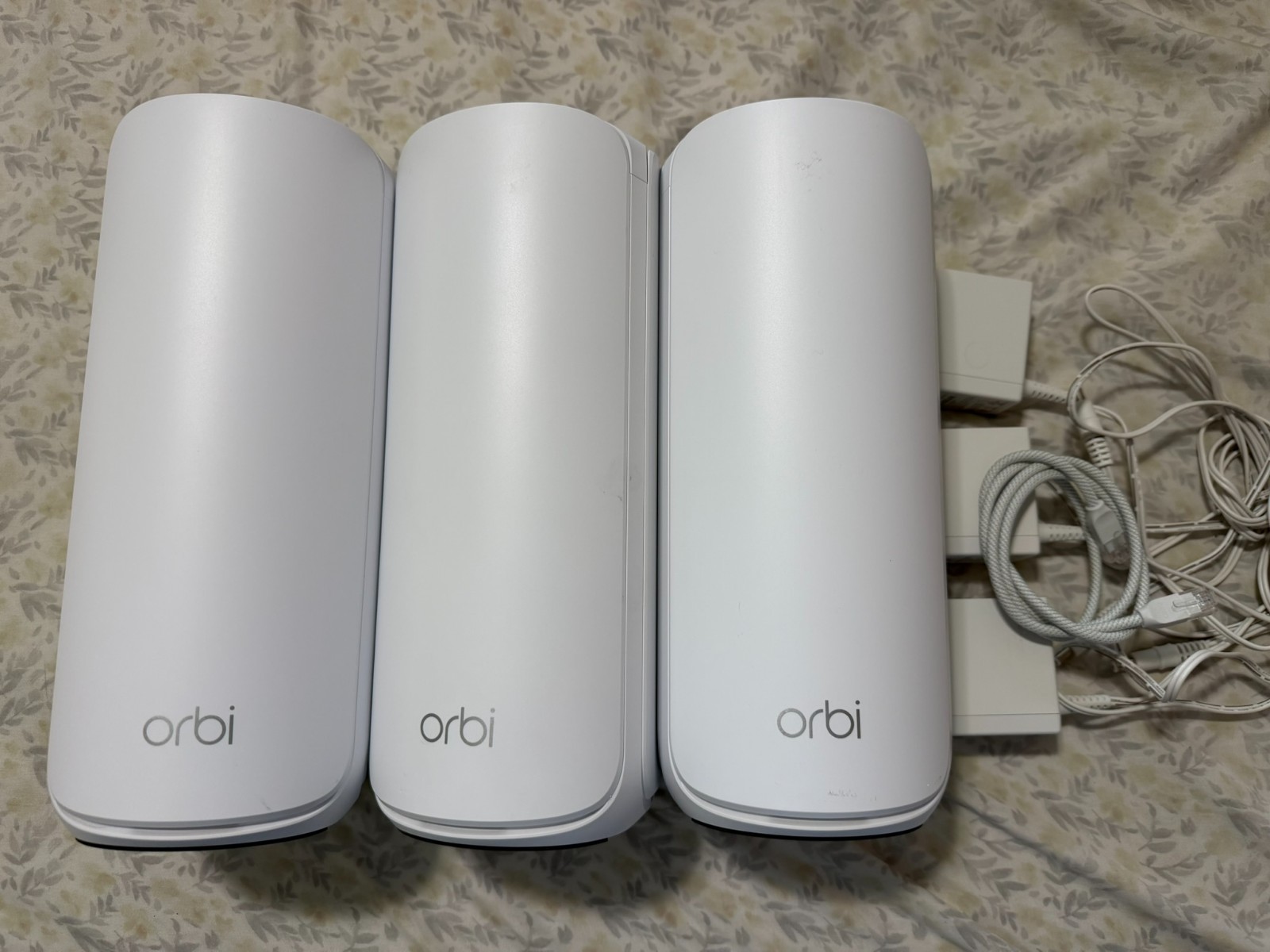 NETGEAR Orbi 870 Series WiFi 7 Mesh System 3-Pack White BE21000 Wireless Router