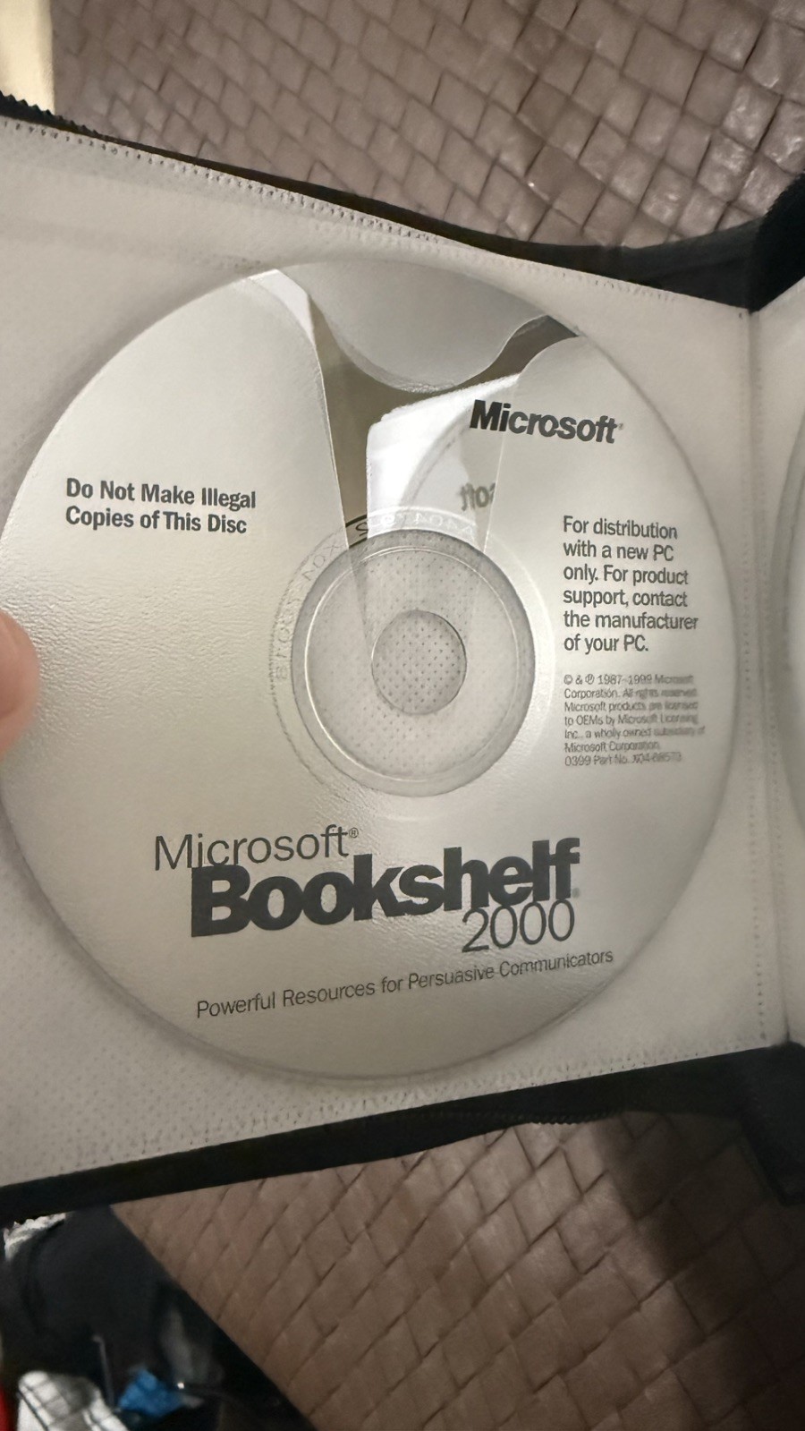 Vintage PC Software Lot 23 CDs Windows 98 SE Office Works 2000 EarthLink Case