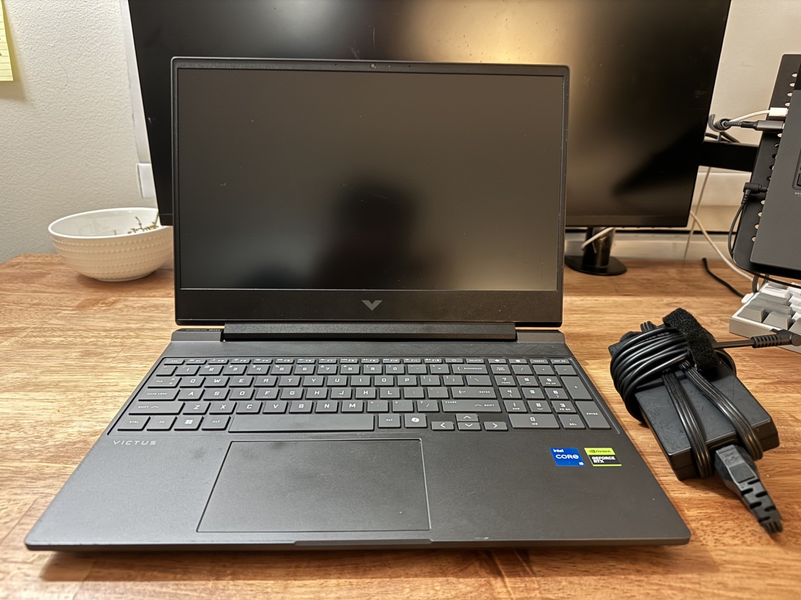 HP Victus 15.6 Gray 144Hz FHD 2.1 GHz i5-13420H 24GB 512GB SSD RTX 3050 READ