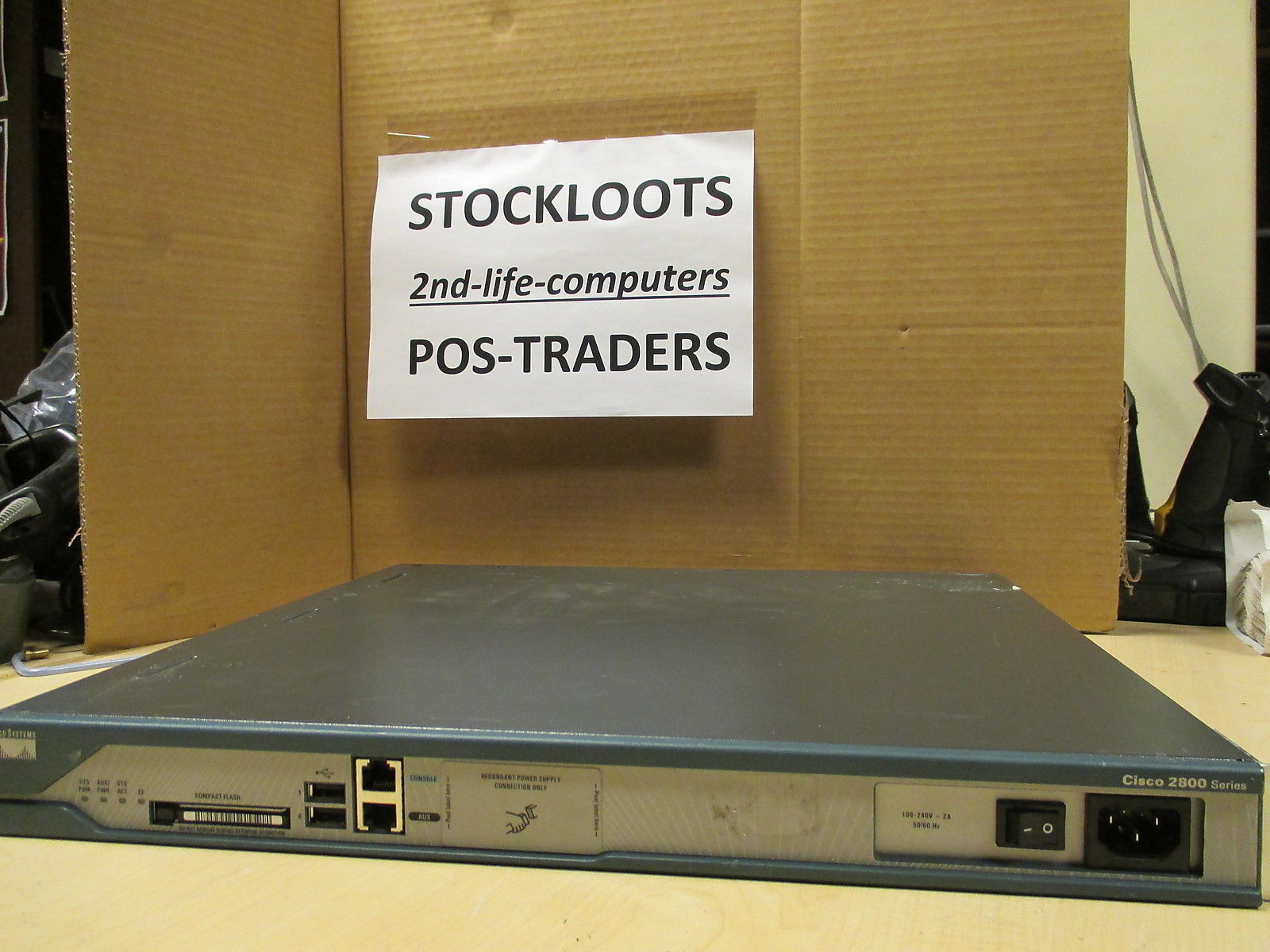 CISCO 2811 Integrated Services Router 2 x 10/100Mbps + 1 x WIC 1T Module