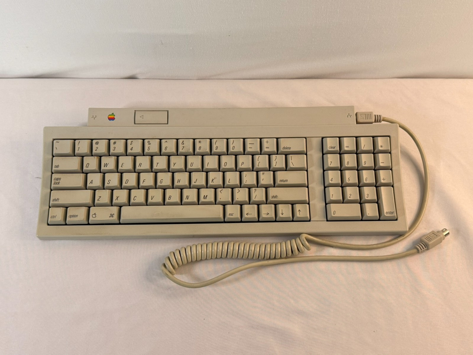 Apple Keyboard II M0487 ADB Vintage Macintosh Apple IIgs Tested Working Cable